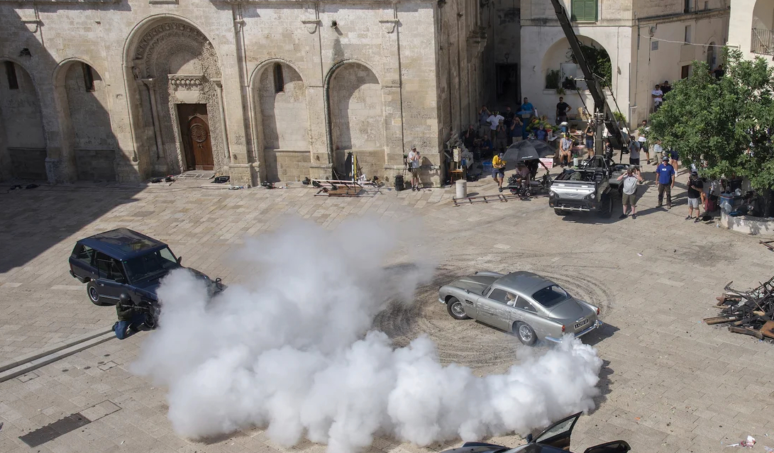 From Sean Connery To Daniel Craig Top 007 Spy Stunts from-sean-connery-to-daniel-craig-top-007-spy-stunts
